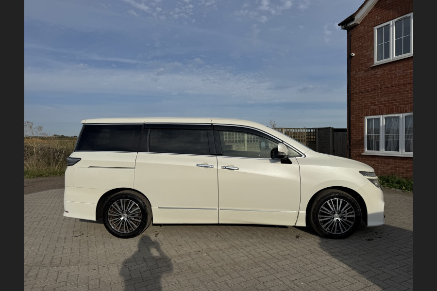 Nissan Elgrand  
