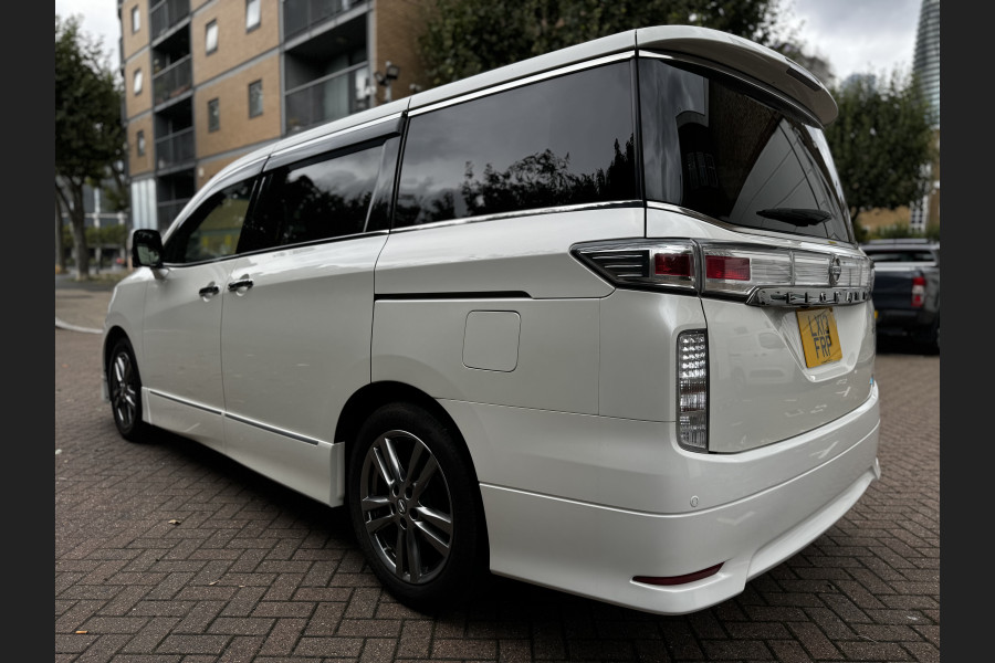 Nissan Elgrand  